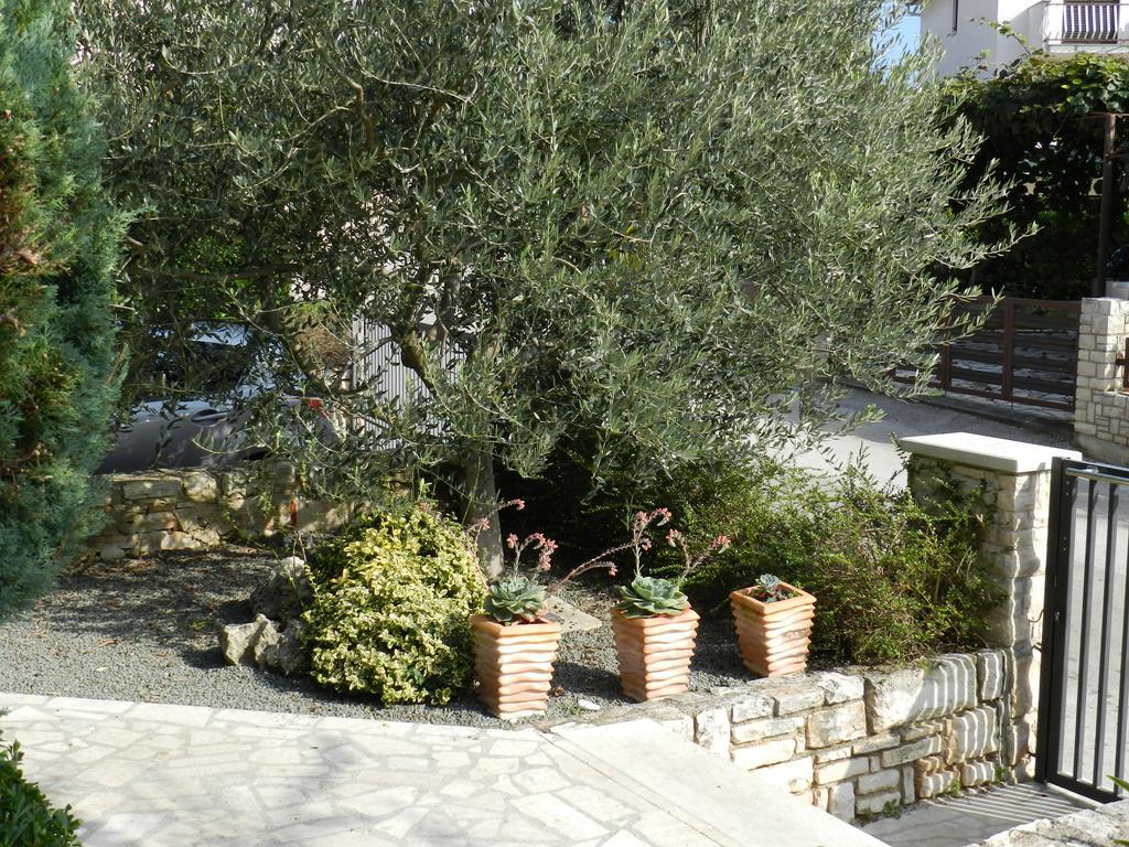 Apartments Lodra Pula Extérieur photo