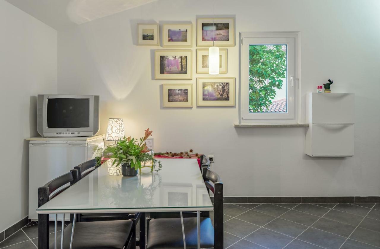 Apartments Lodra Pula Extérieur photo