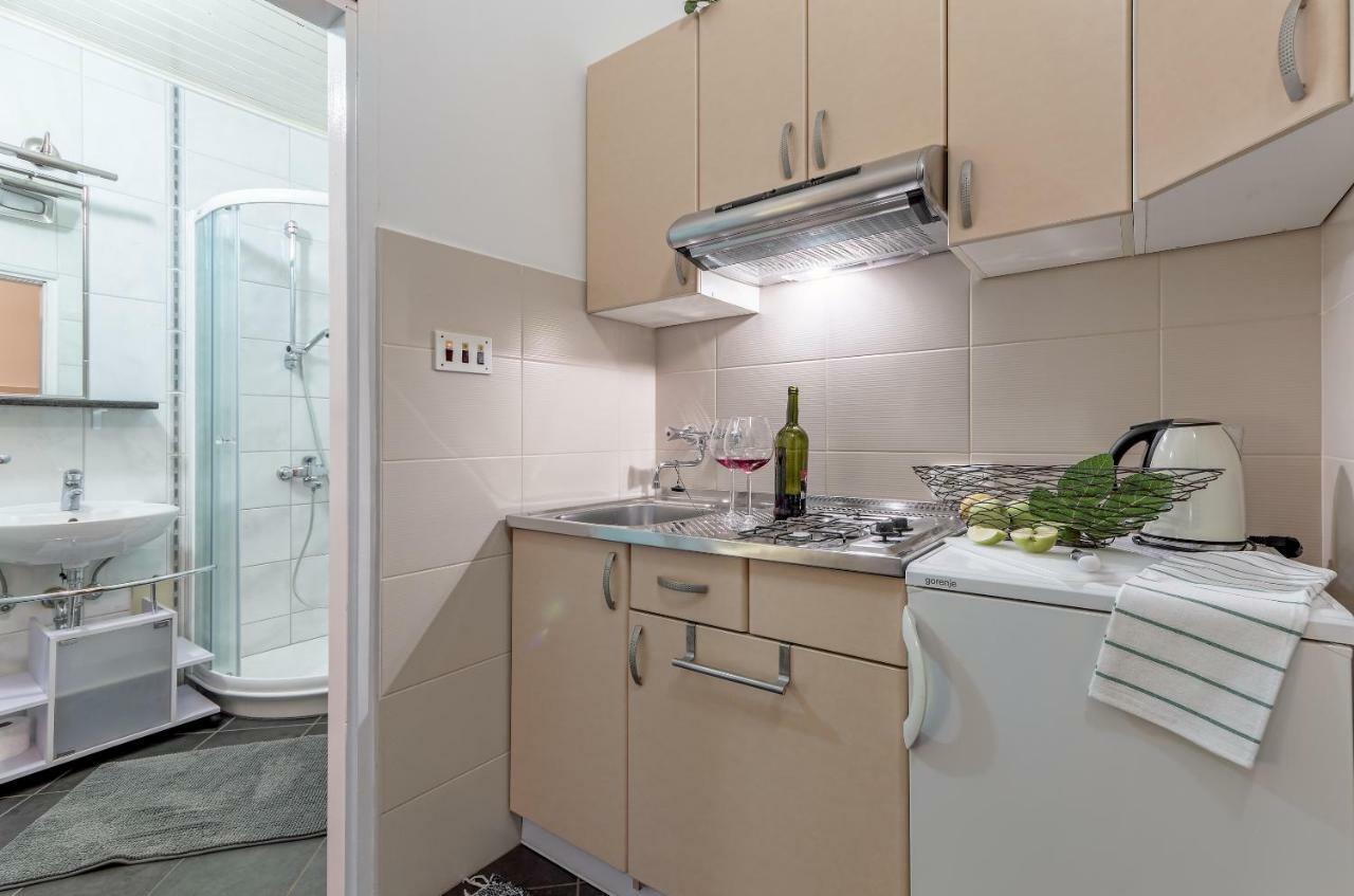 Apartments Lodra Pula Extérieur photo